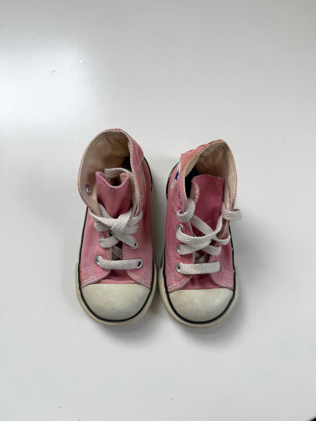 Converse Sneakers Size 5