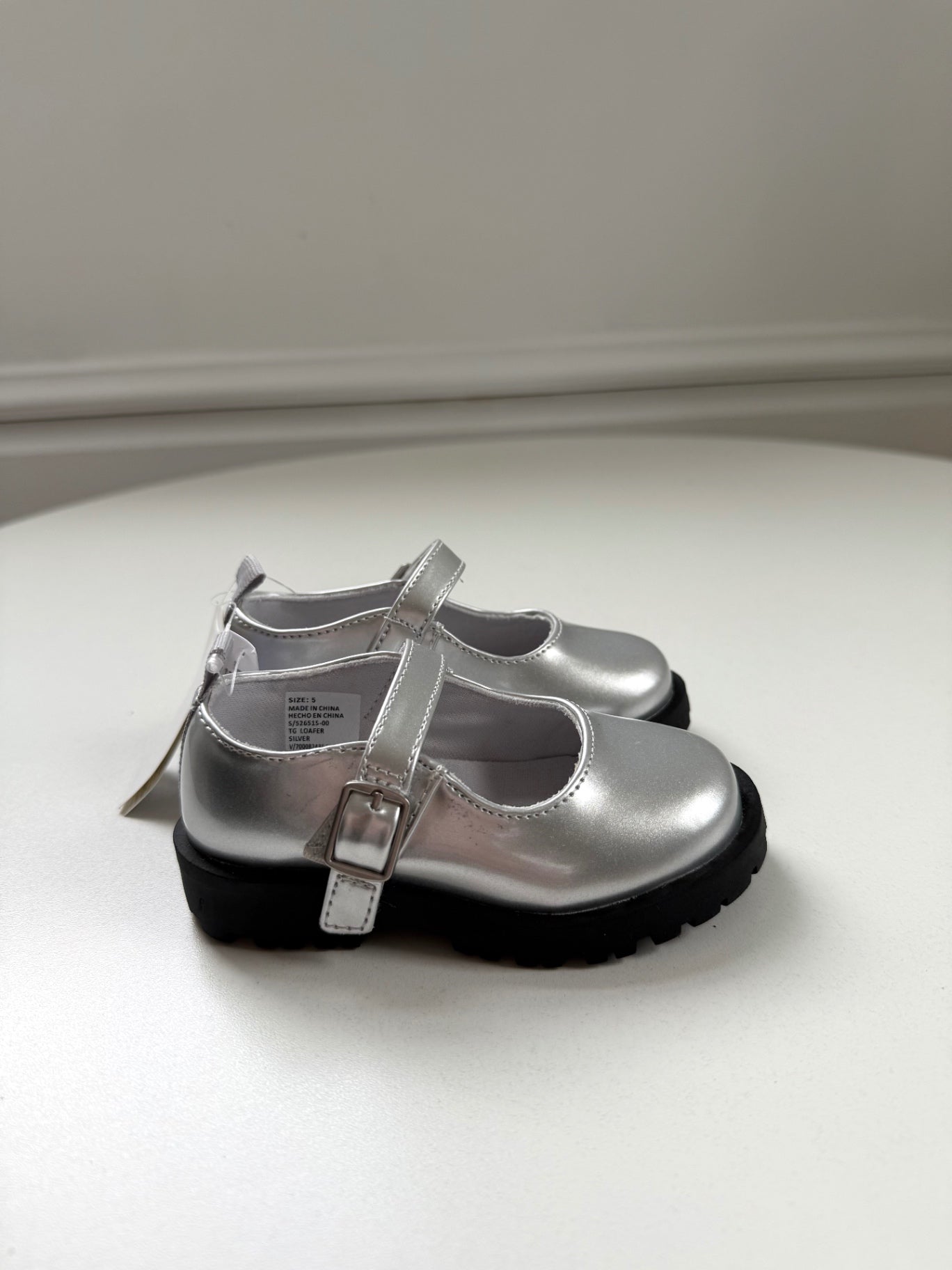 GAP Mary Jane Shoes Size 5