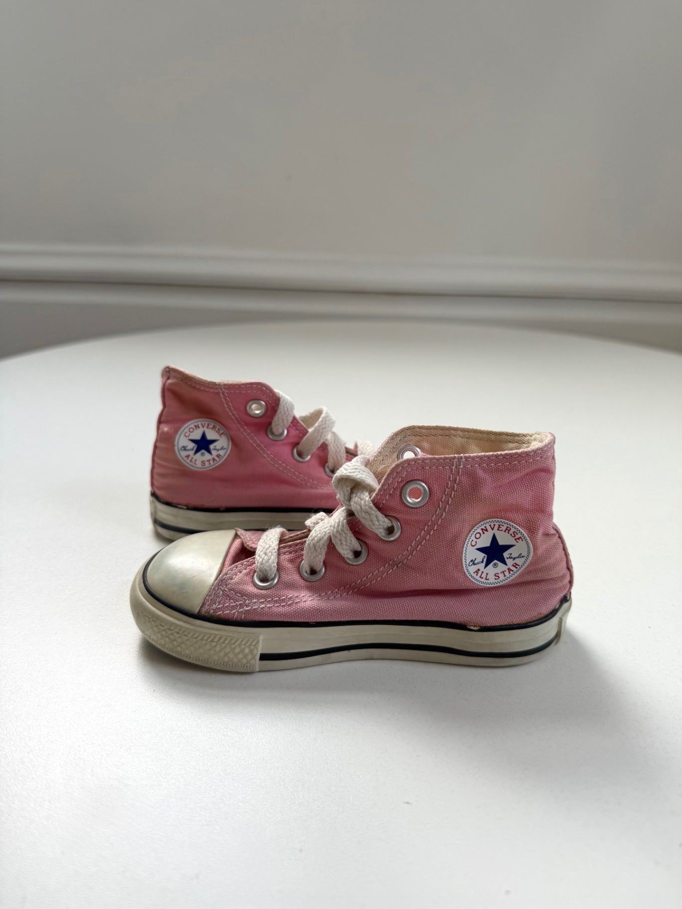 Converse Sneakers Size 5