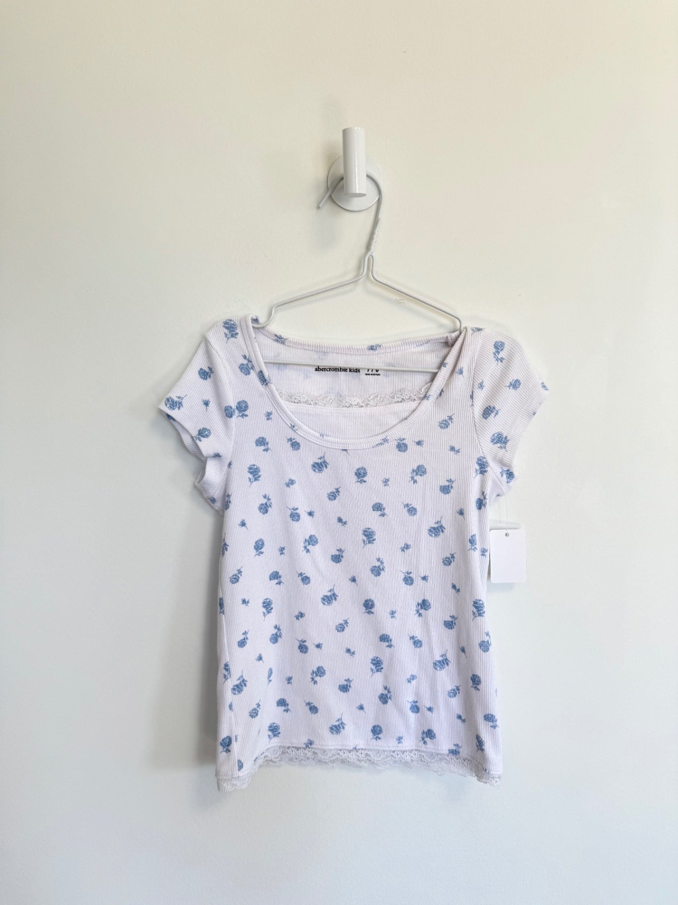 abercrombie kids Top 7-8 years White w/blue flowers