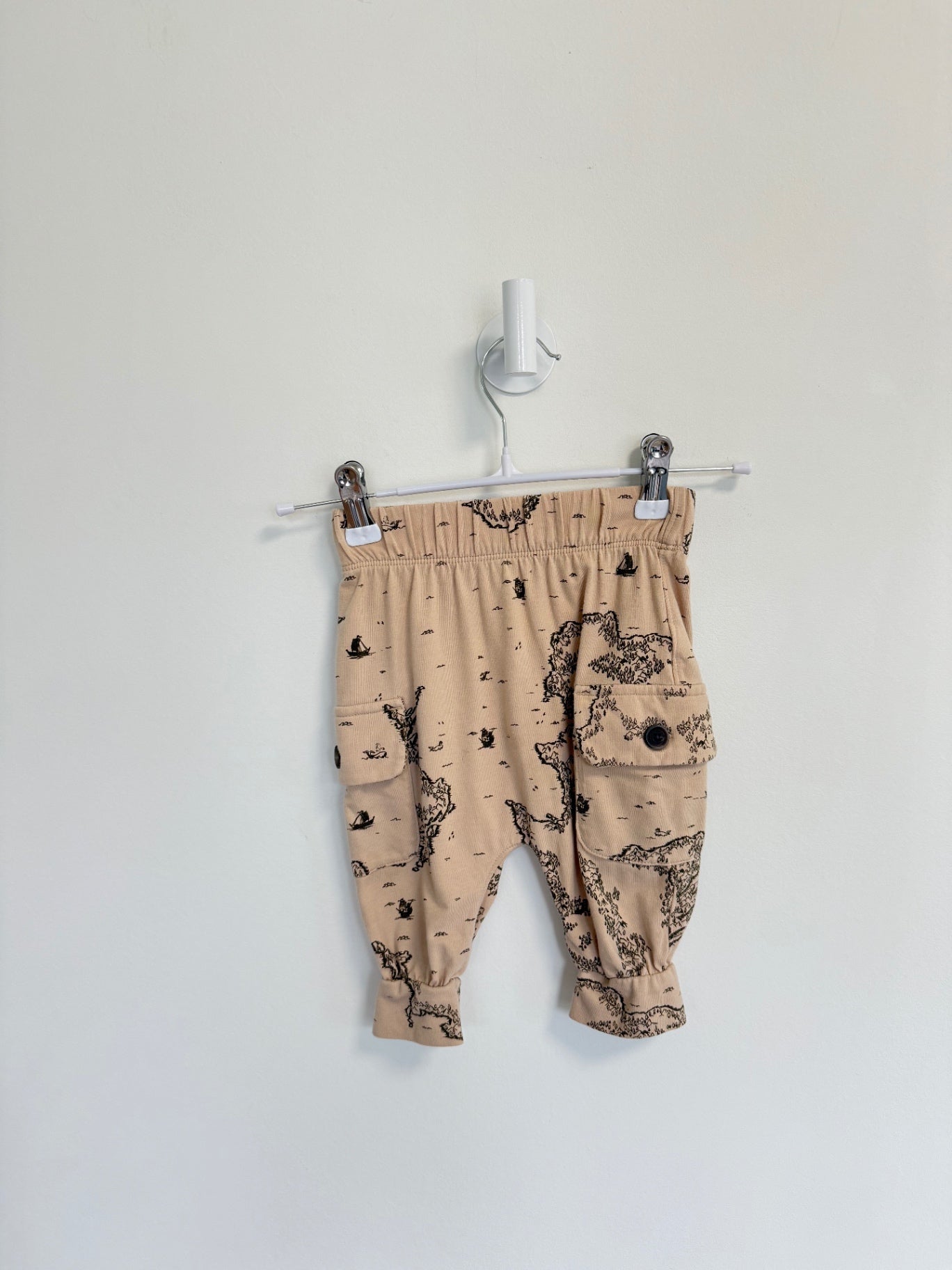Banana Republic Baby 2 pc set 3-6 months Beige
