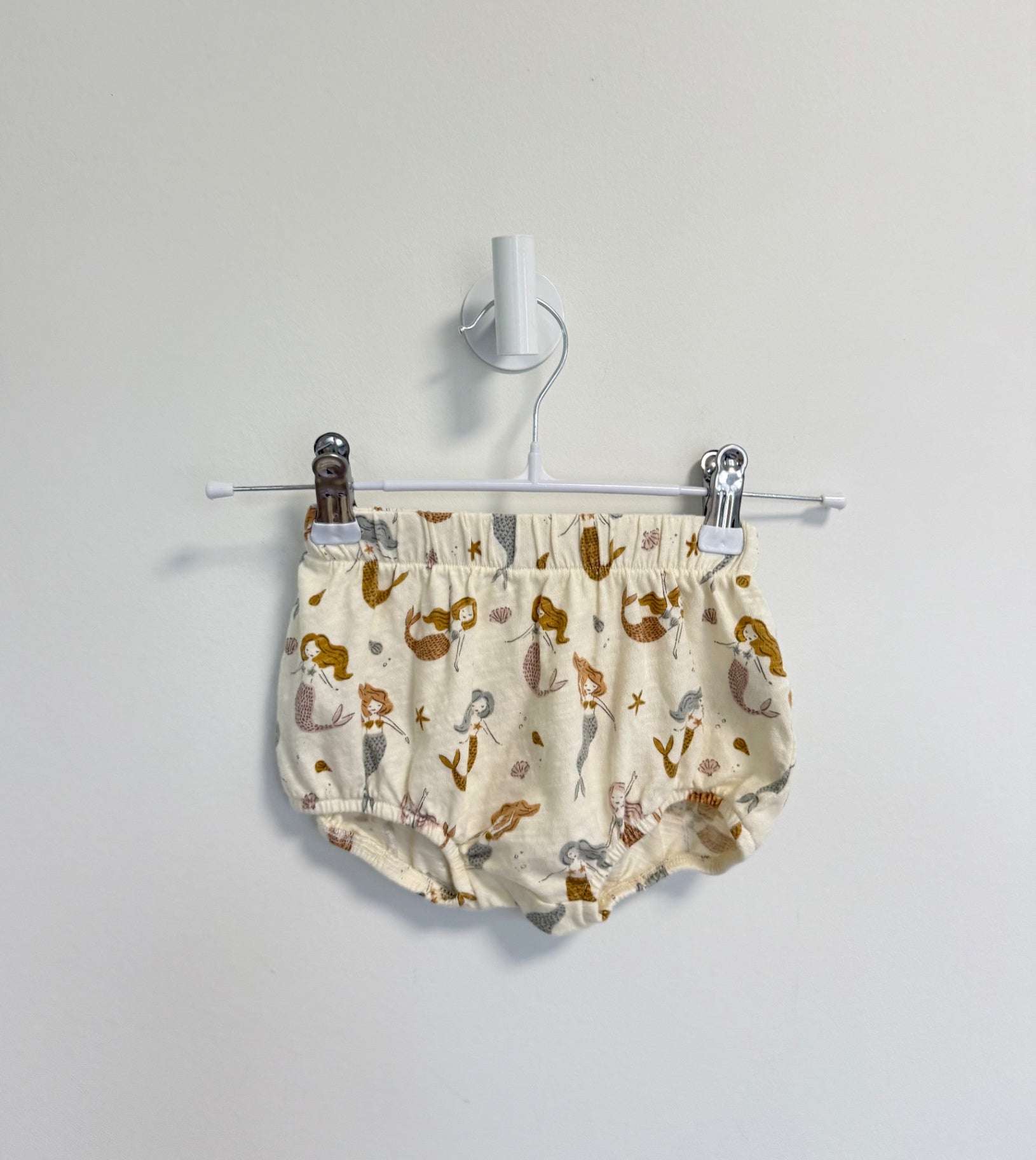 Quincy Mae 2 piece set 12-18 months Cream mermaids