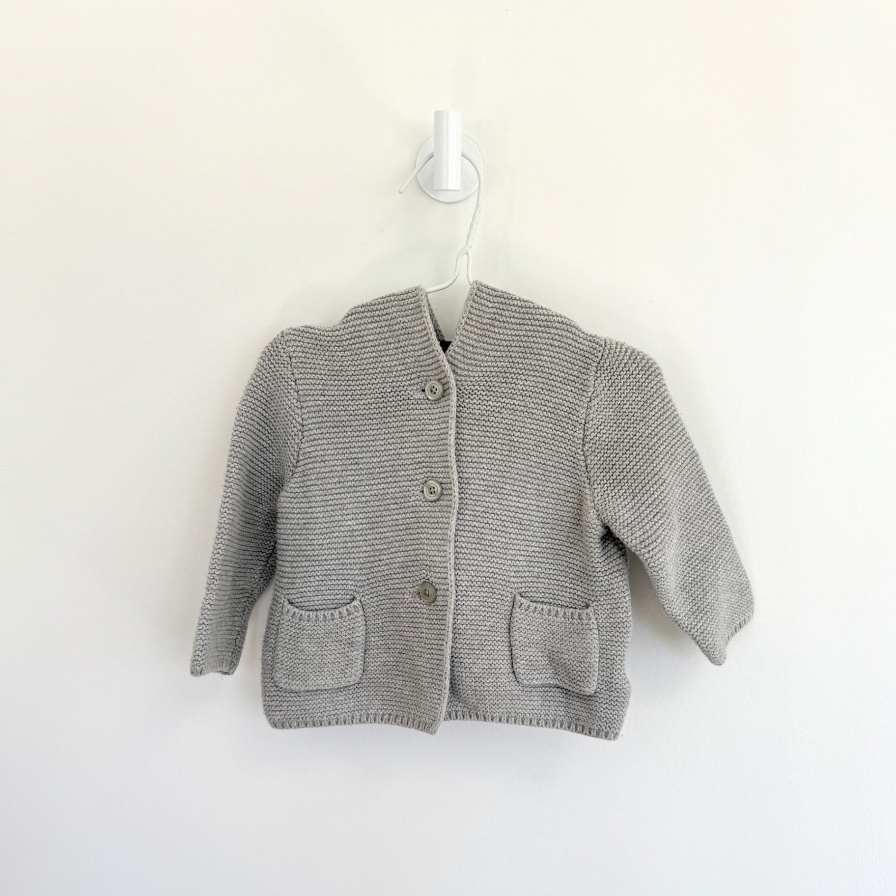 GAP Sweater 6-12 months