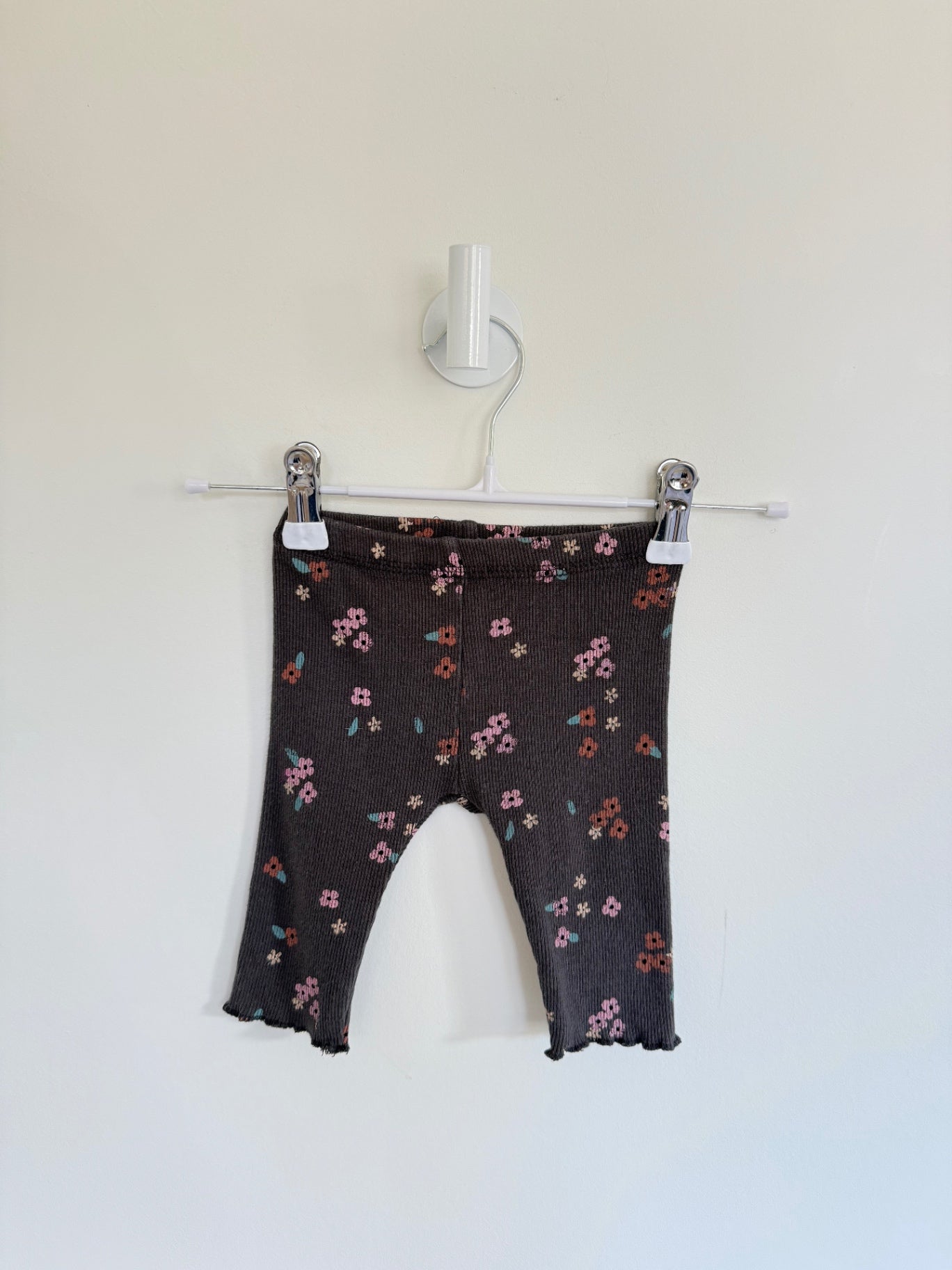 Zara Pants 3-6 months Grey with floral