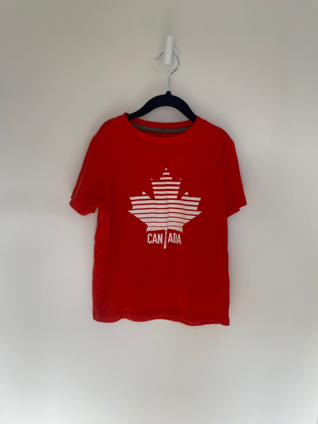 Old Navy T-Shirt 6-7 years Red and white Canada