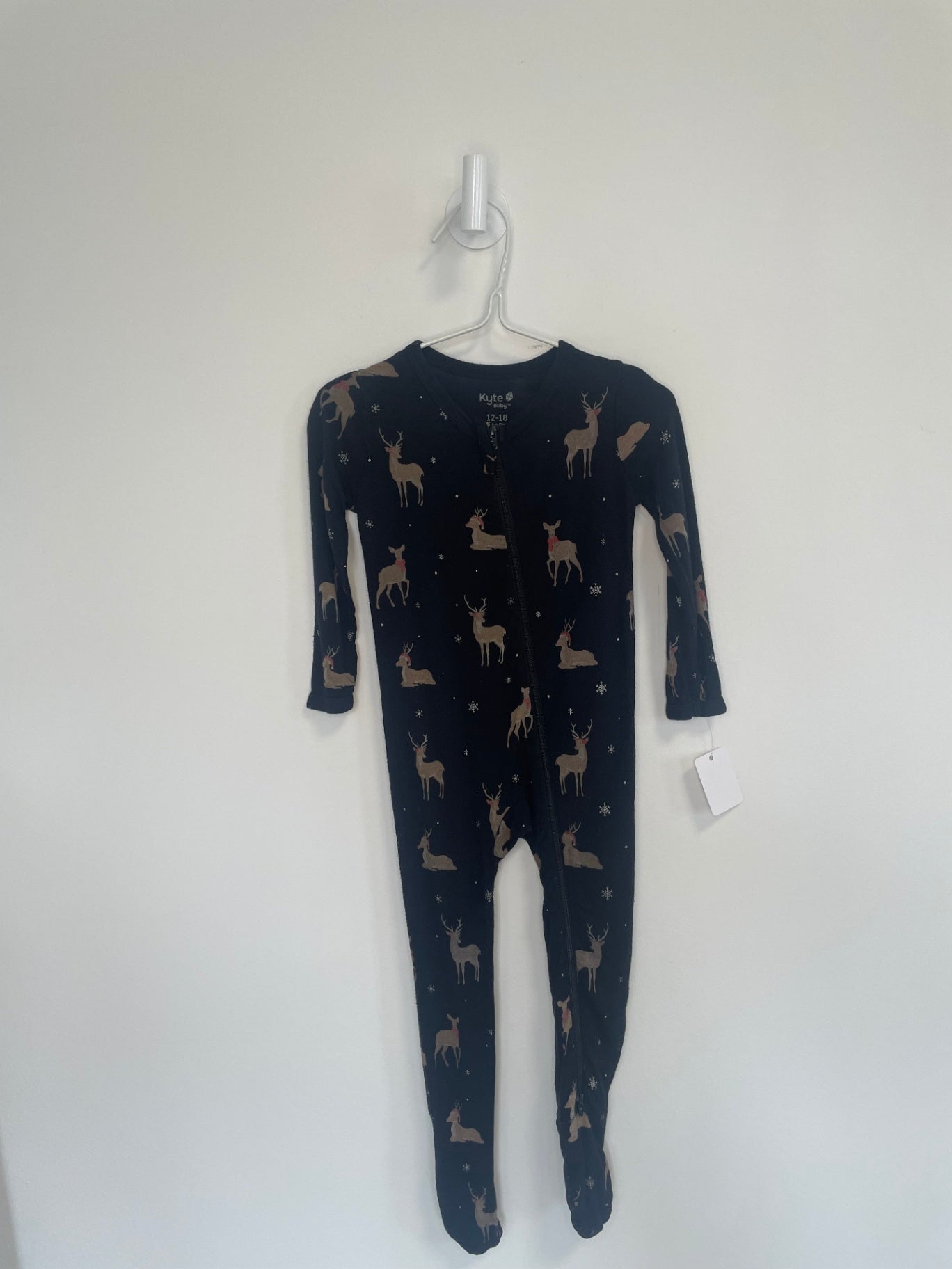Kyte Onesie 12-18 months Black w/ reindeer