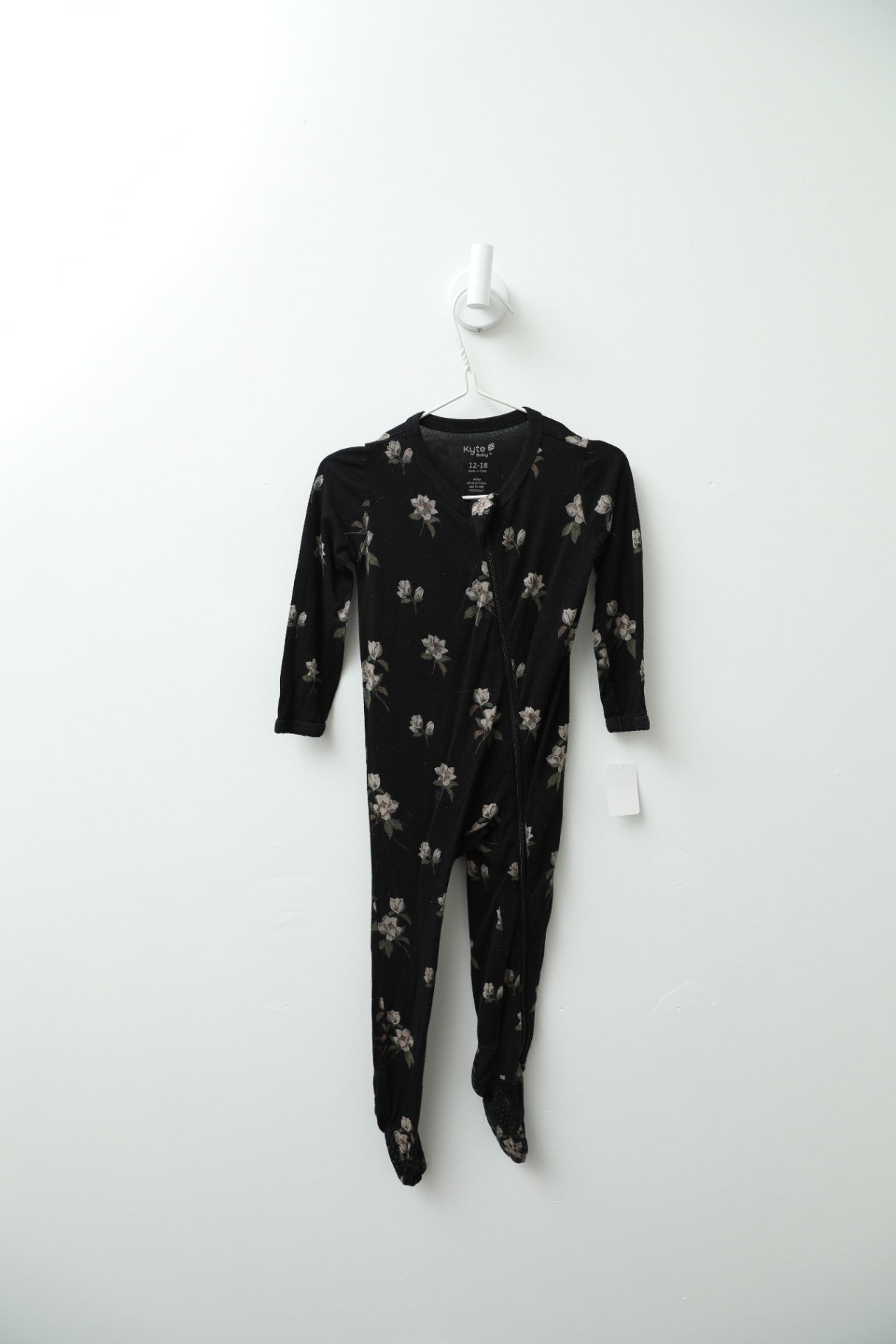 Kyte Onesie 12-18 months Black w/ floral