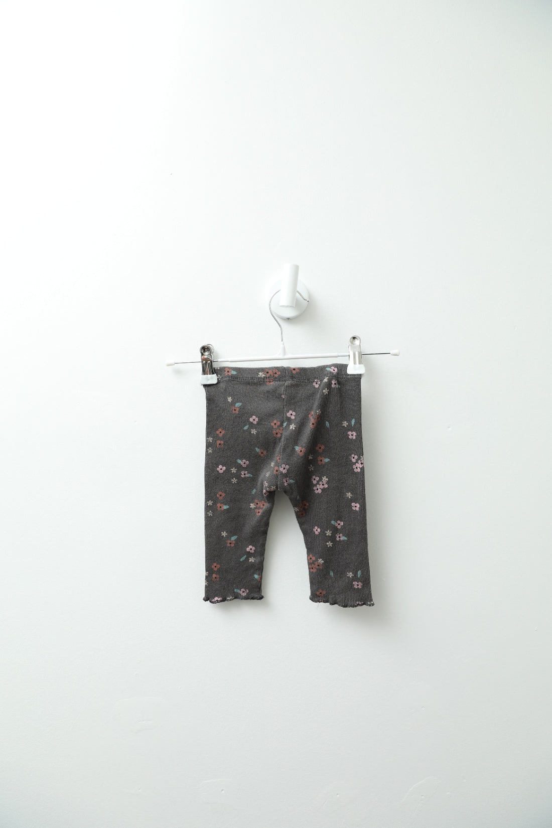 Zara Pants 6-9 Months Grey floral