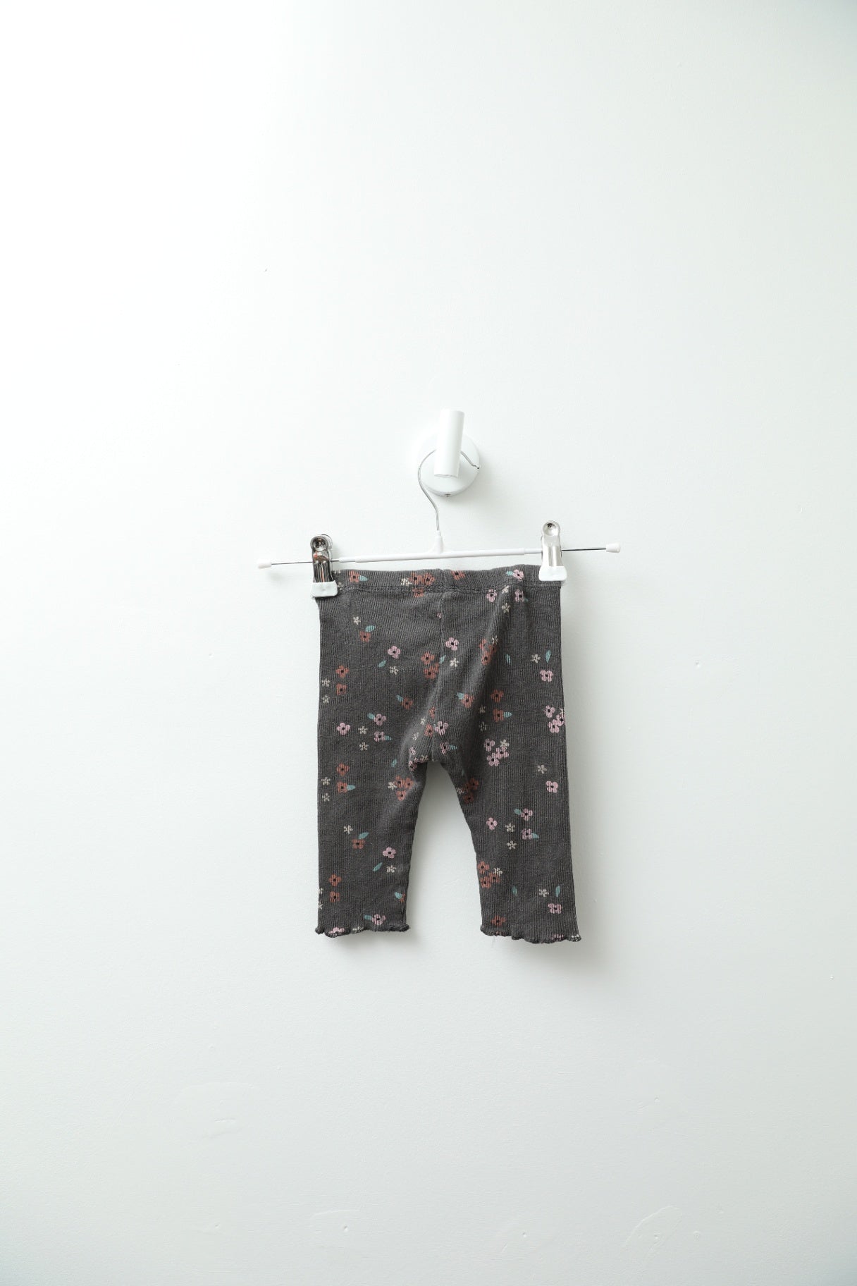 Zara Pants 6-9 Months Grey floral