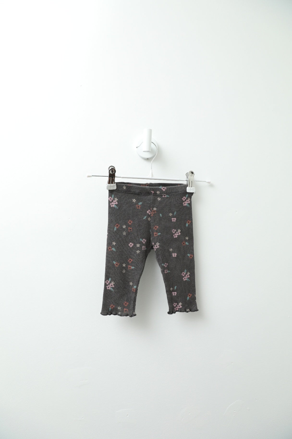 Zara Pants 6-9 Months Grey floral