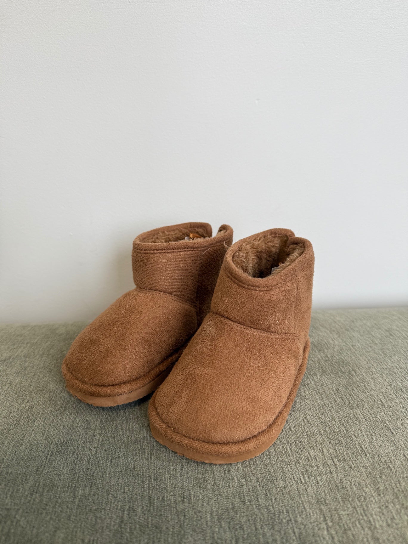 H&amp;M Uggs Size 5.5