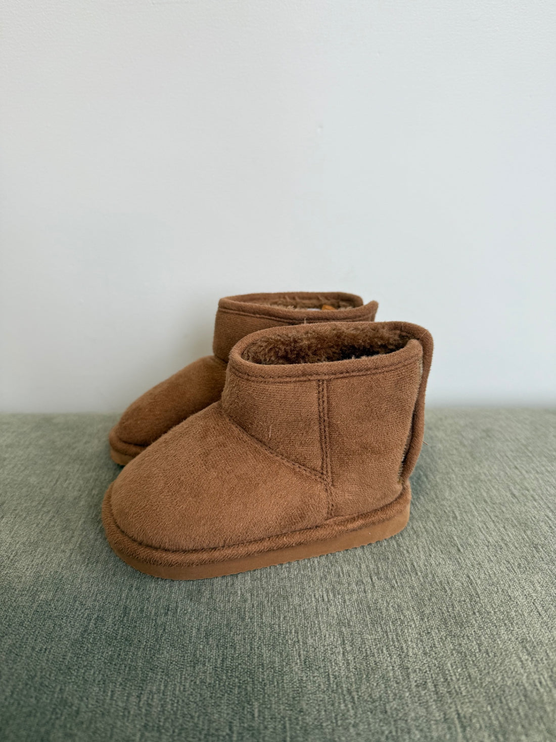 H&amp;M Uggs Size 5.5