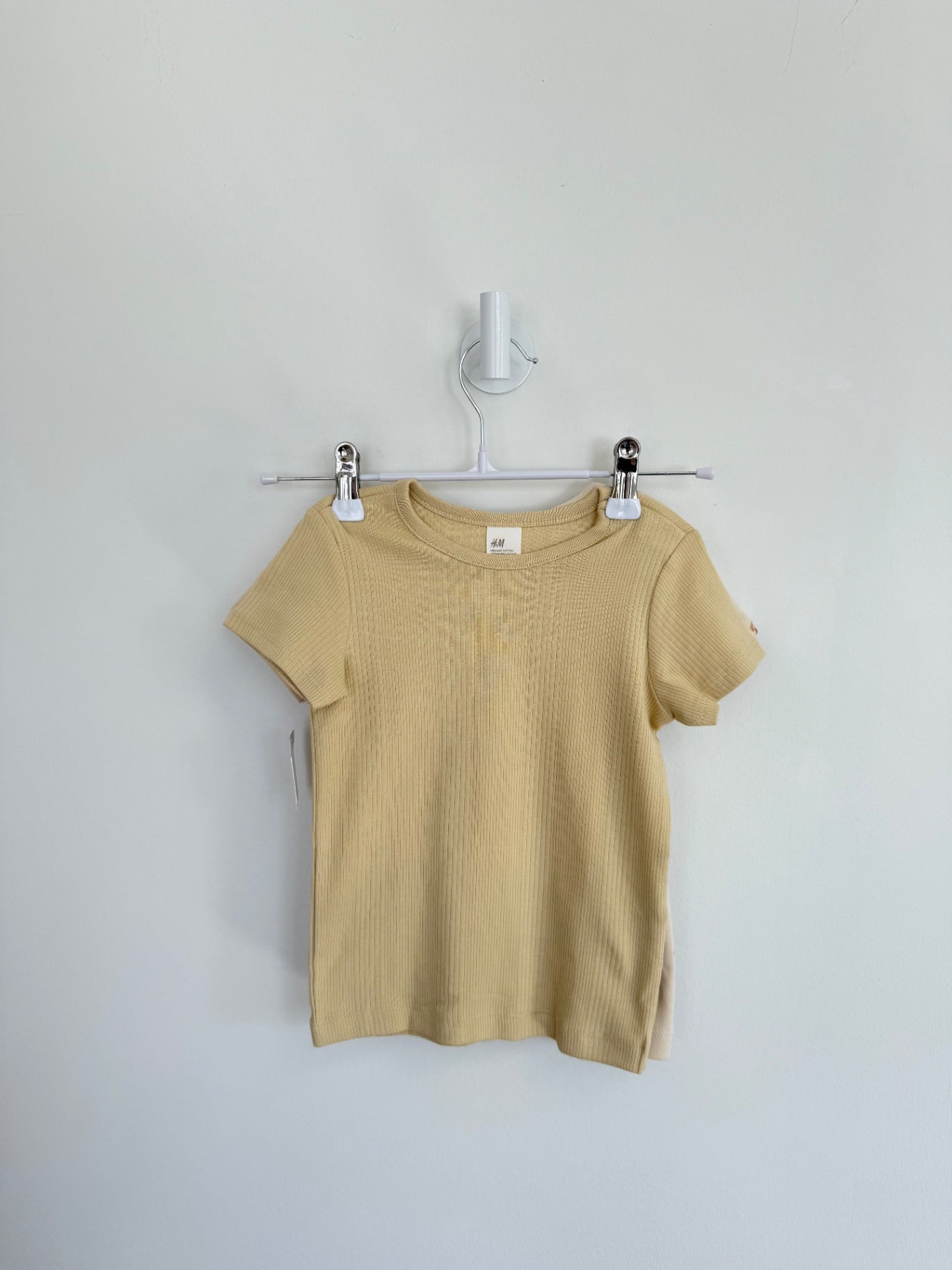 H&amp;M T-Shirt Bundle 1.5-2 years Beige + Rainbow