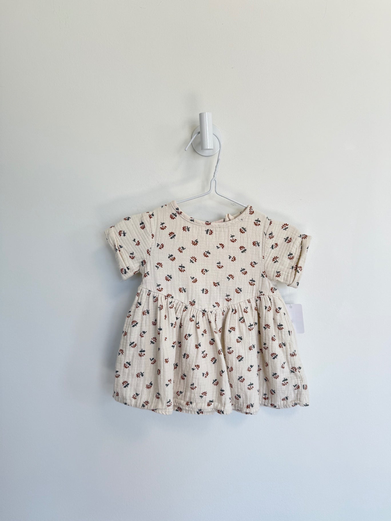 Quincy Mae Dress 3-6 months Cream w/ florals
