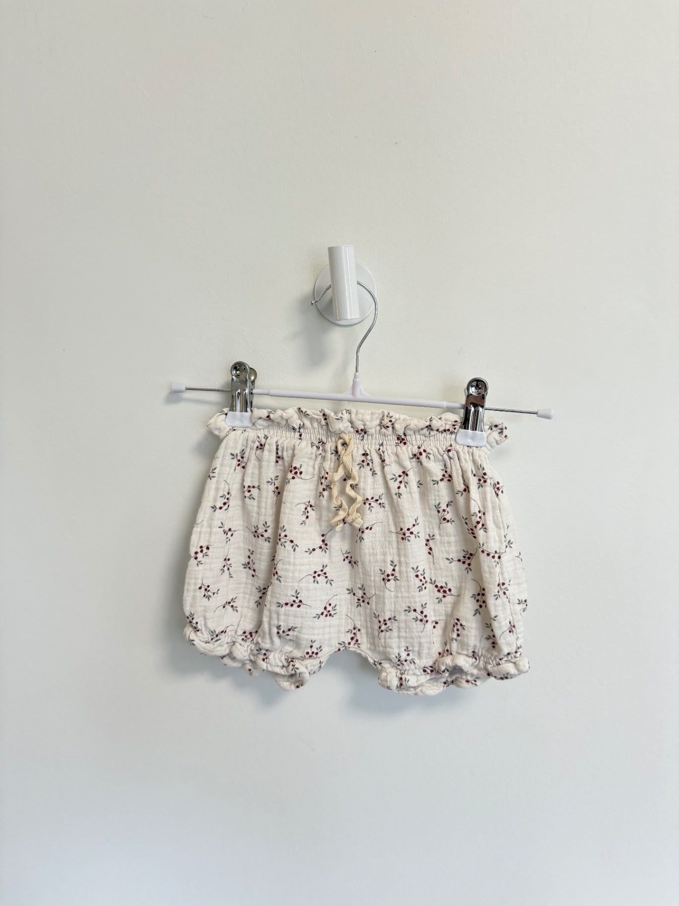 Dear Mini Shorts 6-12 months Cream floral