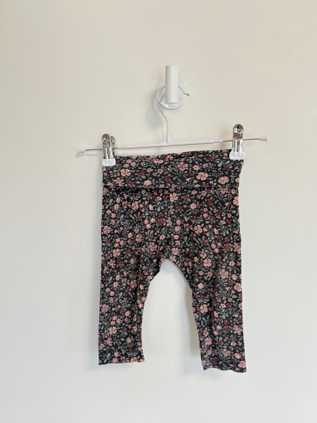 H&amp;M 3 pc set 6-9 months floral