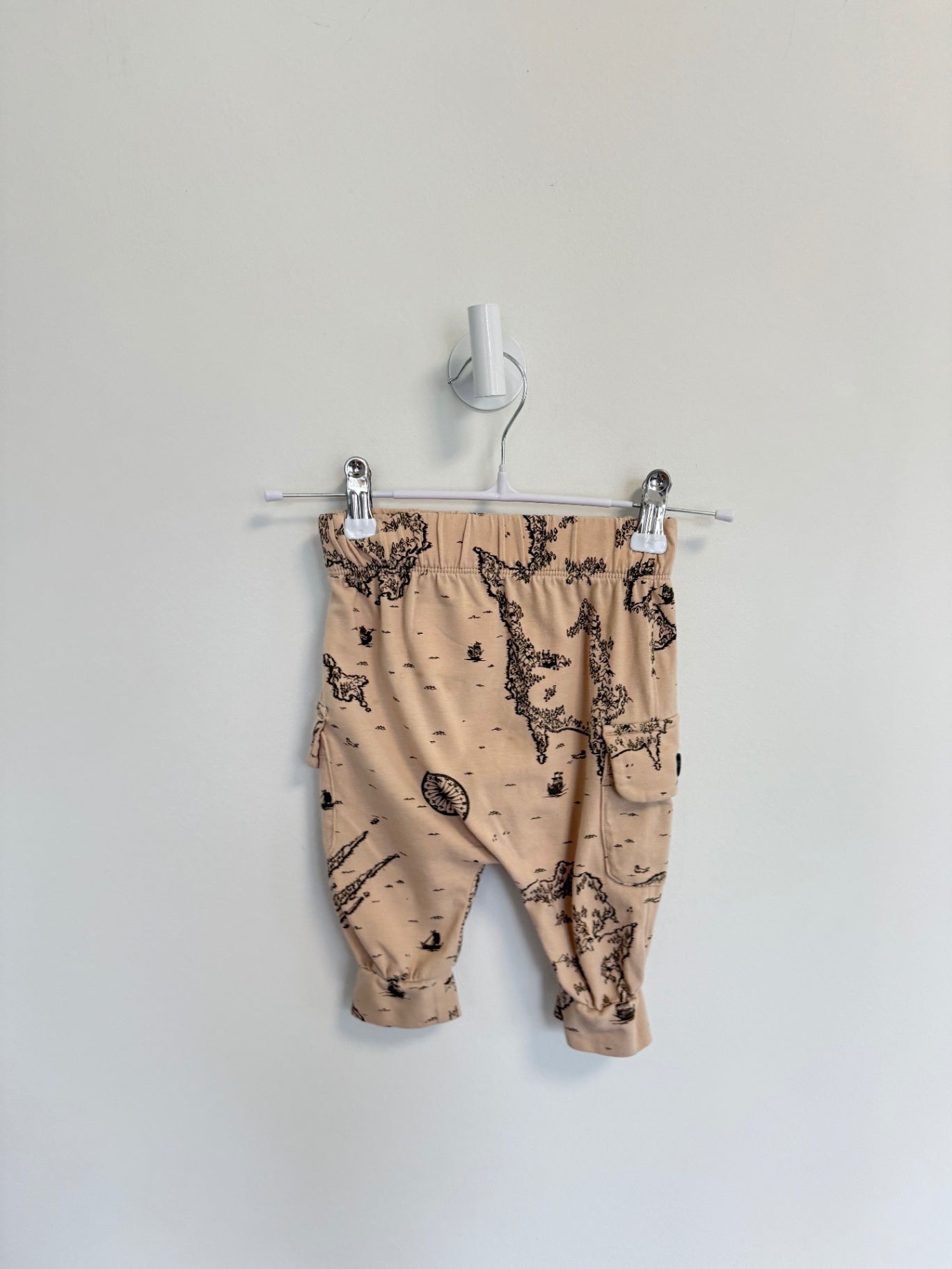 Banana Republic Baby 2 pc set 3-6 months Beige