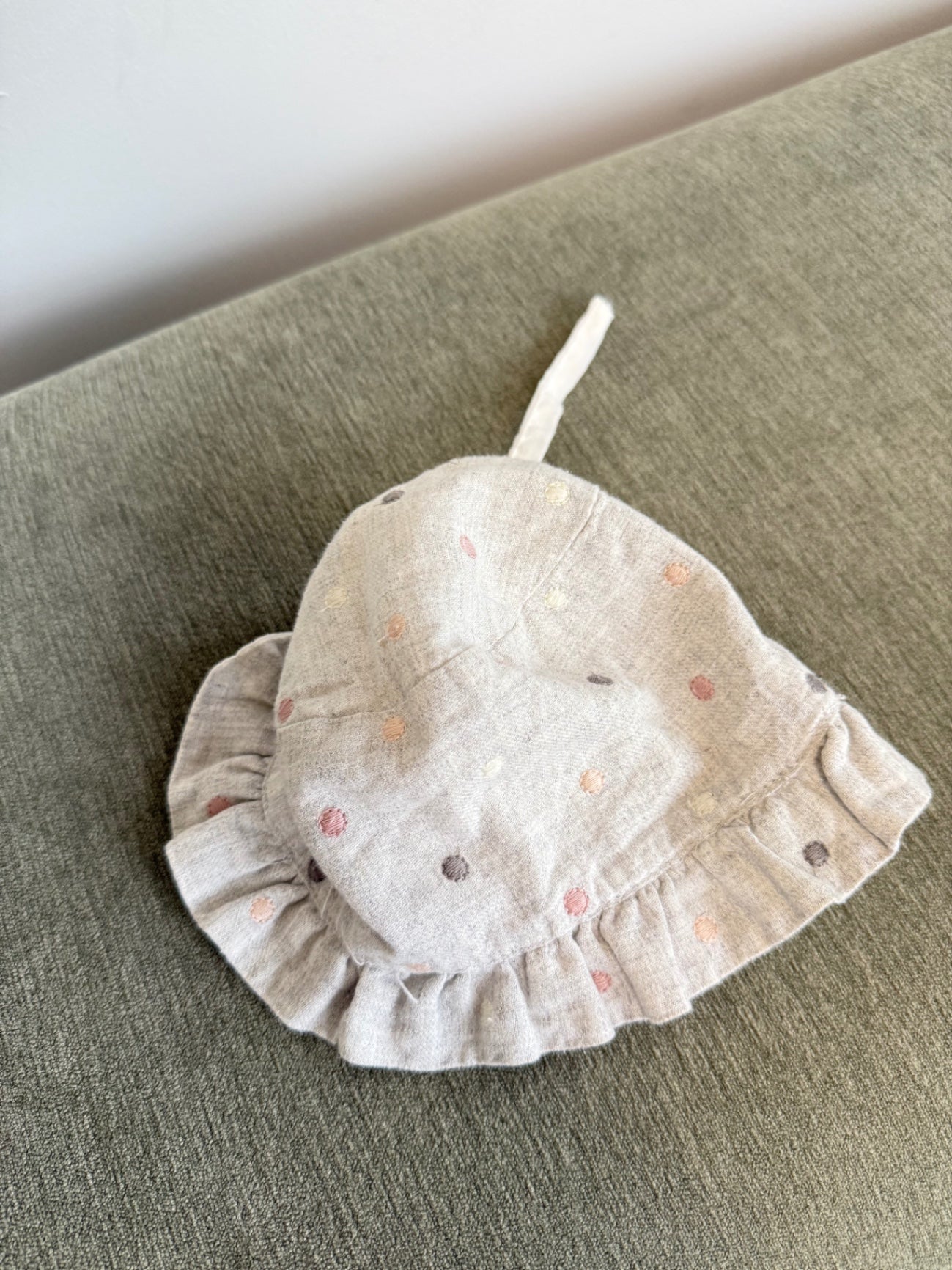 Unknown Hat 3 months grey w/polkadots