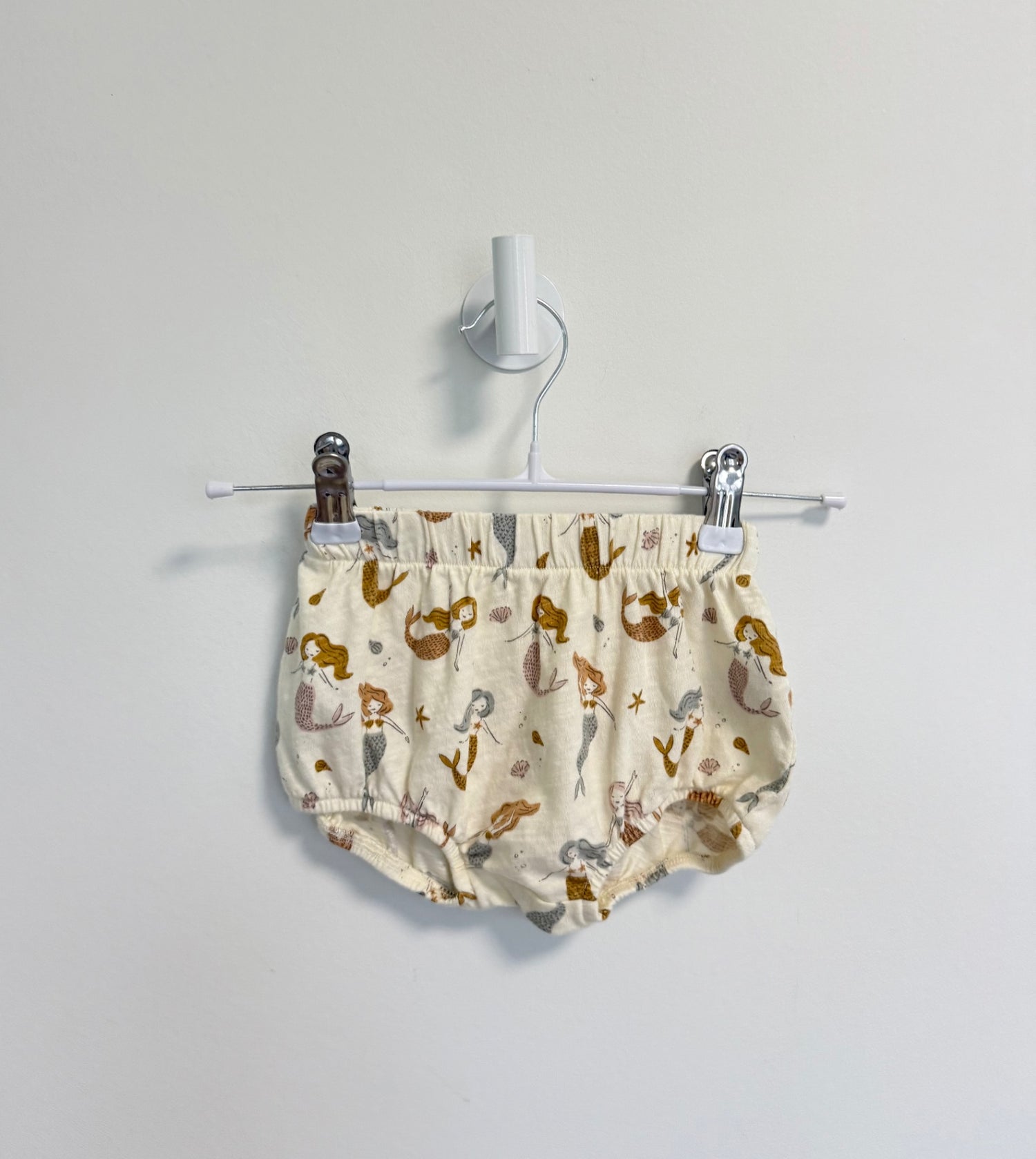 Quincy Mae 2 piece set 12-18 months Cream mermaids
