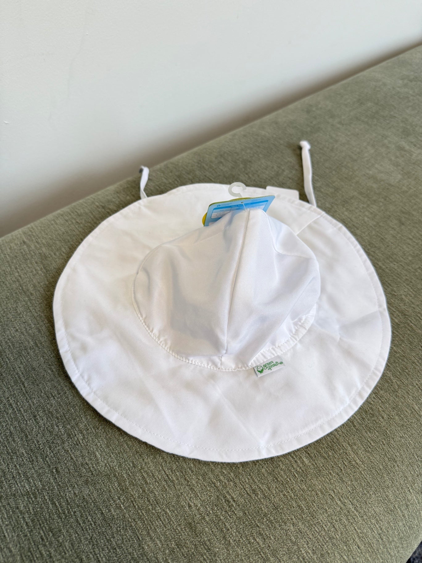 Green Sprouts Hat 0-6 months White