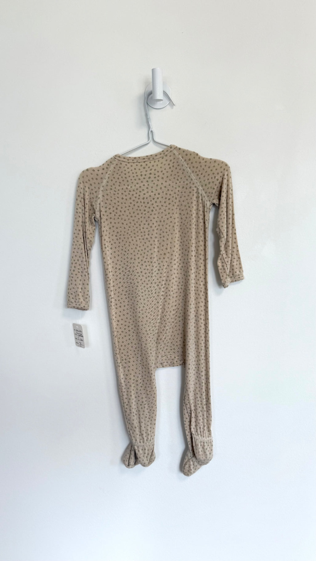 Quincy Mae Pajamas 6-12 months Cream w/sage polka dots