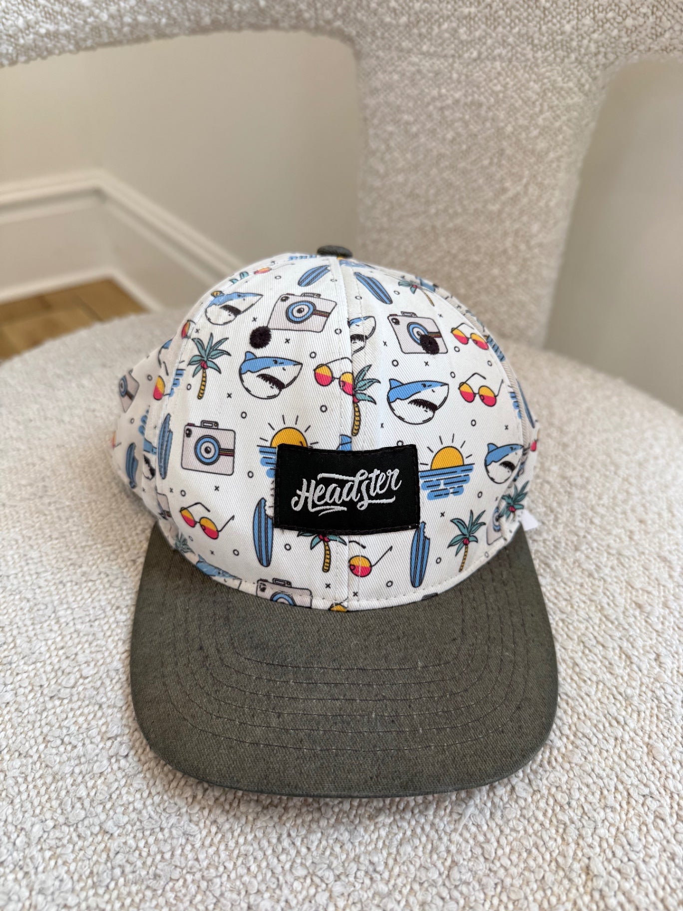 Headster Hats 52 cm white shark- beach